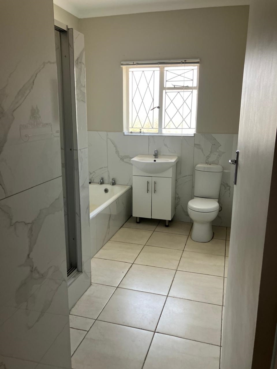 To Let 4 Bedroom Property for Rent in Vanes Estate Eastern Cape